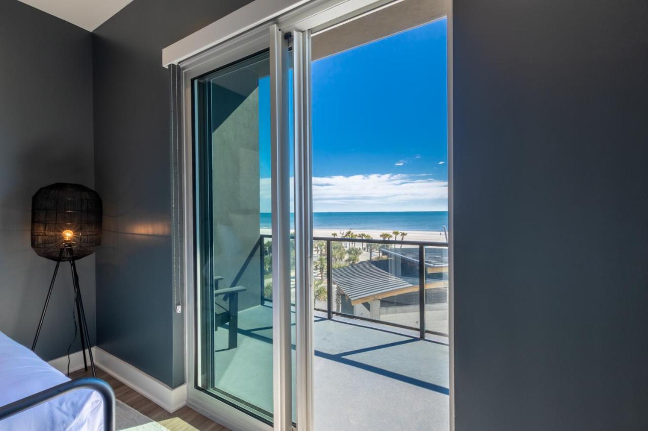 Luxury 4 Bedroom Beachfront Condo With Rooftop Pool Next To The Hangout! Gp 303 海湾海岸 外观 照片